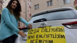 Acemi sürücünün aracının arkasına yazdığı yazı