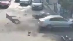 Otomobil önüne geleni biçti - İzle