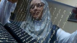 Kuran'ı eliyle ipeğin üzerine işledi