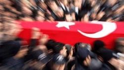 Diyarbakır'da askere alçak saldırı: 1 şehit
