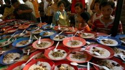 Endonezya’da ilk iftar yapıldı