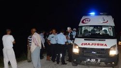 Adana'da trafik kazası anne ile oğlunu ayırdı