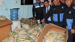 Adana'da kaçak ekmek imalathanesine baskın düzenlendi