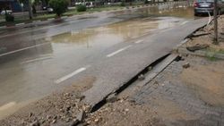 Adana'da patlayan boru hattı sele neden oldu