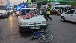 Kamyonetin çarptığı çocuk araçtaki kadının kucağına düştü