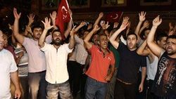 Adanalılar askeri kalkışmaya karşı durdu