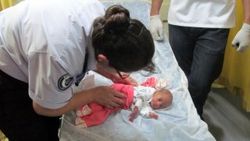 Küba anneden bebeğe AIDS virüsünün geçişini durdurdu