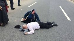 Adapazarı'nda kadın kazada ölen 35 yıllık eşine ağladı