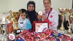 18 yaşında 70 madalya kazandı