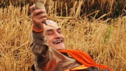 Rizeli Ali eliyle bıldırcın yakaladı
