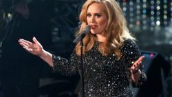 Adele ilki başardı