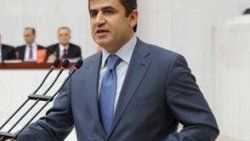 Hakkari milletvekili soyadını değiştirdi