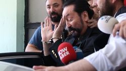 Adnan Oktar’a vatandaşlardan tepki: Kediciklerin nerede