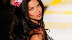 Adriana Lima'nın reklam ücreti Beren Saat'ten ucuz