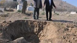 Define uğruna 2 asırlık mezarları kazdılar