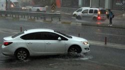 Alanya yağmura hazırlıksız yakalandı