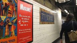 İslamofobi karşıtı afişler New York metrosunda