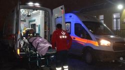 Ağrı'da göçmenleri taşıyan minibüs devrildi: 33 yaralı