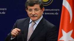 Davutoğlu'ndan Zaman muhabirine cadı avı yanıtı