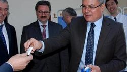 Ardahan Valisi Ahmet Deniz sigarayı bırak şiiri yazdı
