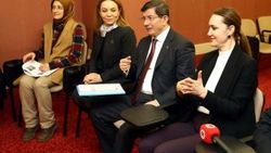 Başbakan Davutoğlu işaret dili dersine katıldı