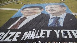 Erdoğan ve Davutoğlu dünyanın en büyük posterinde