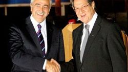Mustafa Akıncı ile Nikos Anastasiadis bir araya geldi