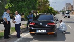 Kazayı fırsat bilip sürücünün paralarını çaldılar