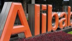 Alibaba akıllı telefon pazarına girdi