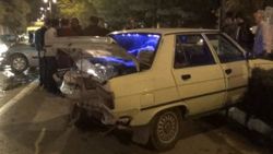 Alkollü sürücü kırmızı ışıkta duran araca çarptı