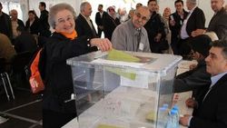 Almanya'da ilk gün 4 bin 800 oy kullanıldı
