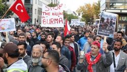 Almanya'da Arakan için protesto