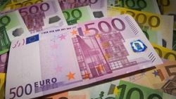 Euro 3 lirayı aştı