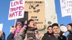 Almanya'da anti Trump protestosunda tekbir sesleri