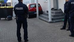 Almanya'da camiye molotoflu saldırı