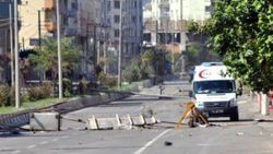 Teröristler 112 acil servis ambulansını kaçırdı