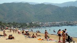 Aydın'dan Marmaris'e taşıma kum