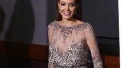 Angelina Jolie bu kez yumurtalıklarını aldırıyor