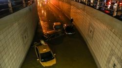 Ankara'da sağanak yağış hayatı felç etti
