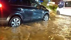 Ankara'da sağanak su baskınlarına neden oldu