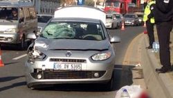 Ankara'da karşıdan karşıya geçen kadına araba çarptı