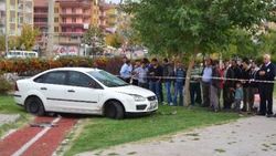 Ankara'da bir otomobil kaldırımdaki yayalara çarptı