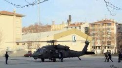 Ankara'da helikopter okul bahçesine indi