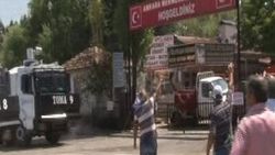 Yıkım kararı uygulayan ekip ile esnaf arasında tartışma