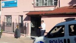 Anne, okul koridorunda oğlunun öğretmenini bıçakladı
