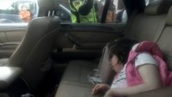 Lüks cipte engelli kızını bırakan anne