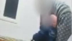 Öz anneden küçük kıza öldüresiye dayak