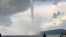Antalya'da hortum karavanı uçurdu