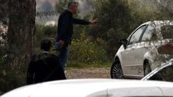 Kafasına silah dayayıp polisi aradı