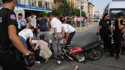 Antalya'da polisten kaçan 2 kardeş kamyonete çarptı